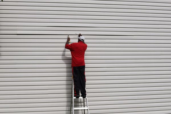 Loose Siding Repair in Fort Wayne